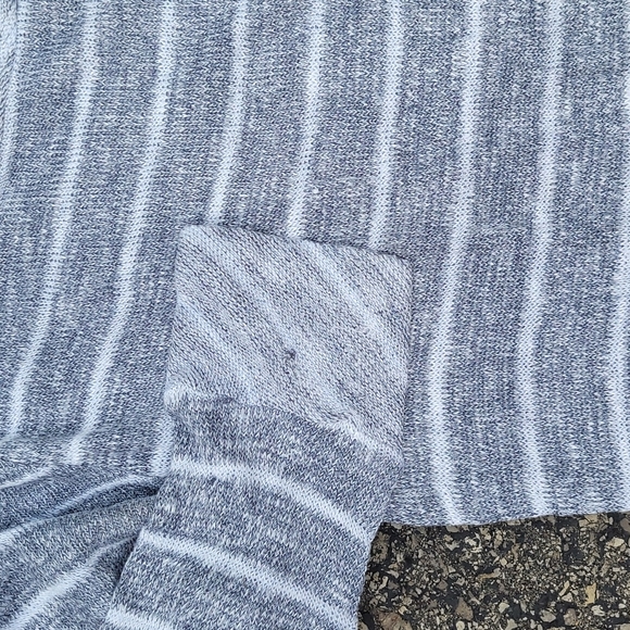 ✅️3/$40 ROXY fine yarn sweater 3/4 sleeve - Picture 2 of 8